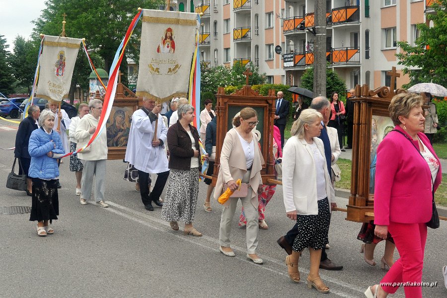 061 Procesja eucharystyczna.jpg